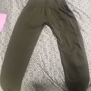 NVGTN Forrest green seamless workout leggings